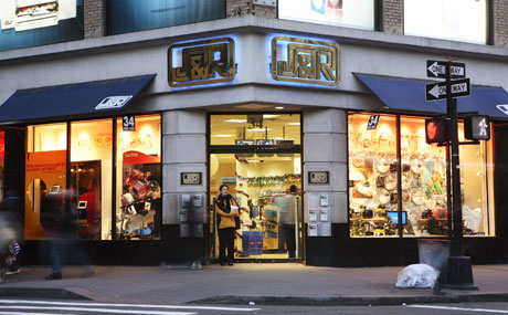 Downtown Tech Landmark J&R Music Closes For Massive Makeover