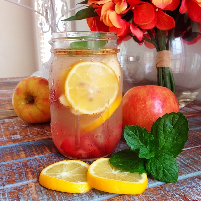 Detox Water: Control Your Cravings and Get Beautiful Skin