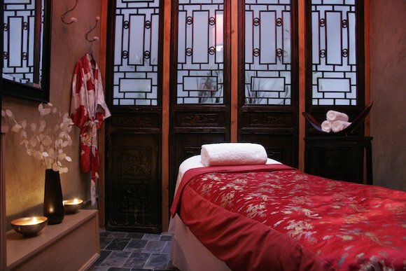 Ling Spa: Acupressure and Jade Roller