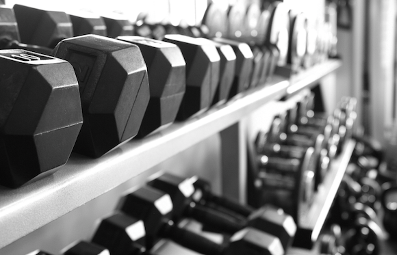 How to Lift Weights and Avoid Shoulder Injury