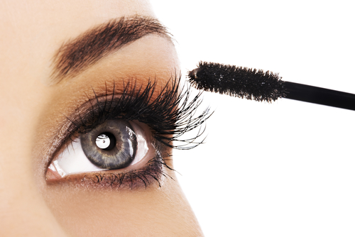 How to Get Voluminous Lashes