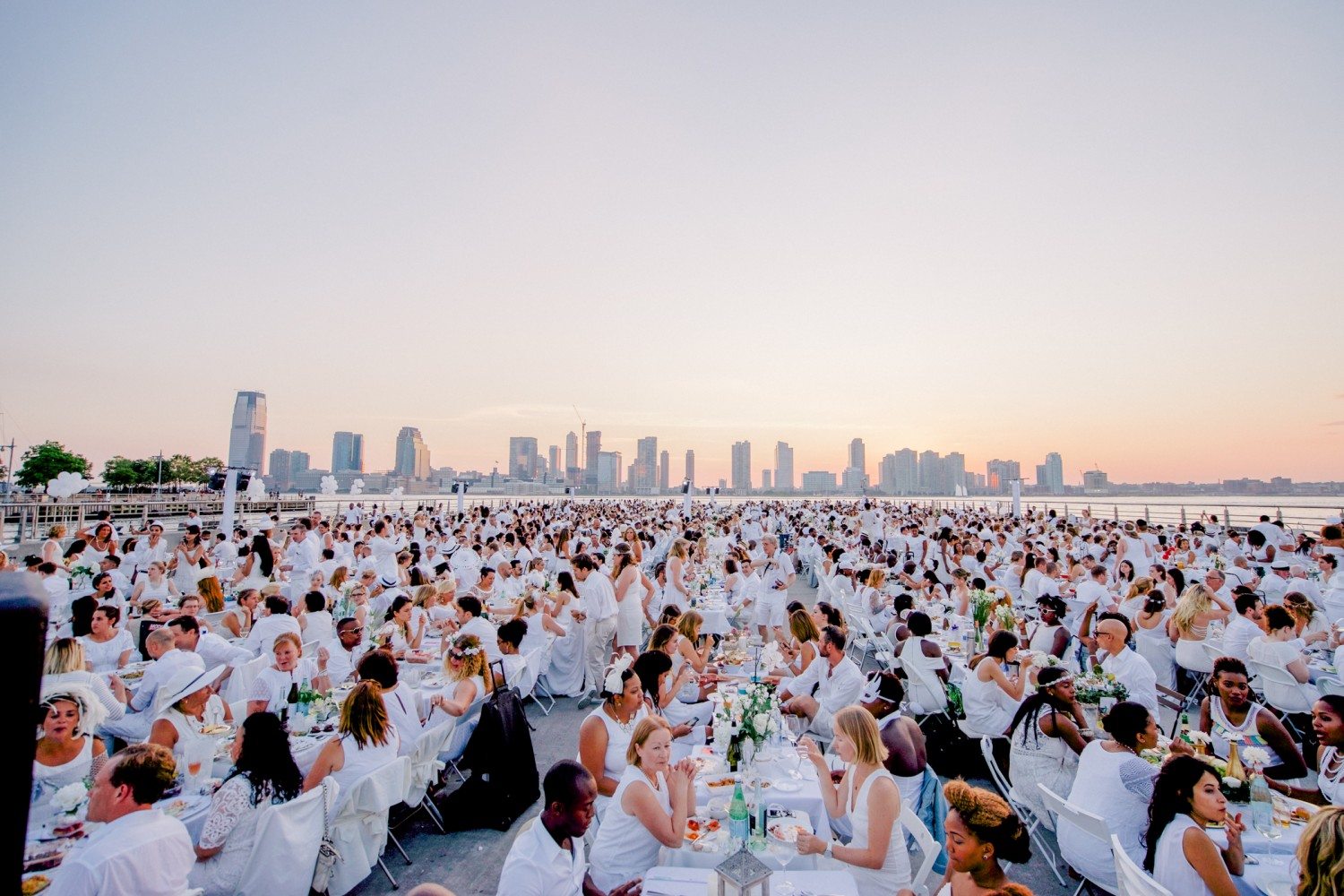 Dîner en Blanc: A Parisian Affair Returns to Downtown