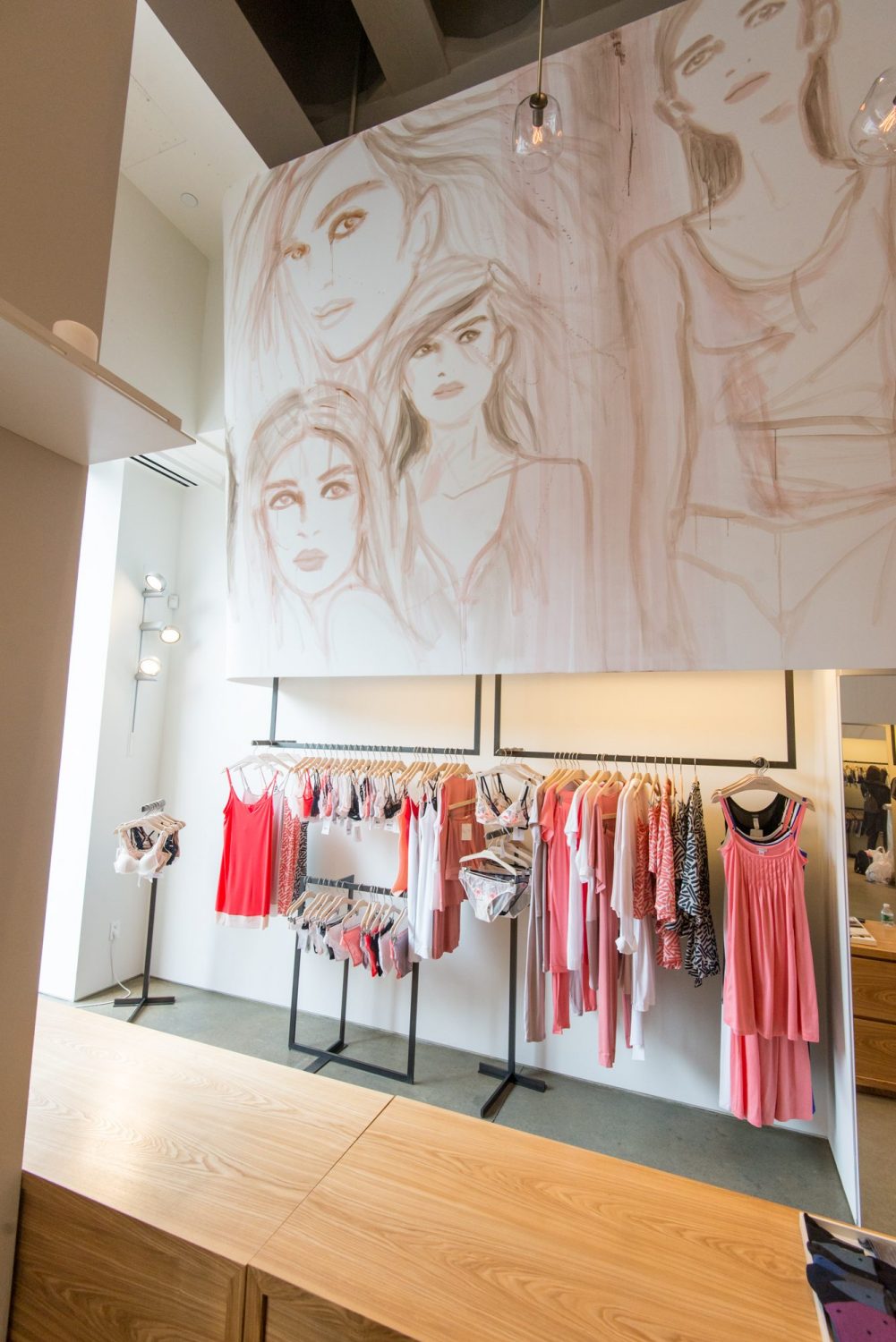 Izak Zenou paints Mural in Hanro of Switzerland Store